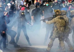 В США более 250 человек прорвались в здание миграционной службы